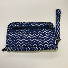 Load image into Gallery viewer, Lug wallet