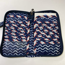 Load image into Gallery viewer, Lug wallet