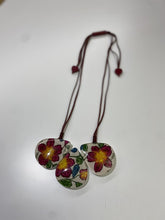 Load image into Gallery viewer, 3 pressed flower pendants rope necklace