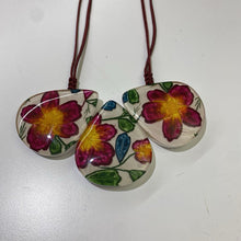 Load image into Gallery viewer, 3 pressed flower pendants rope necklace