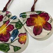Load image into Gallery viewer, 3 pressed flower pendants rope necklace