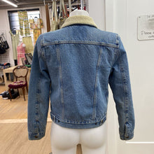 Load image into Gallery viewer, Levis Sherpa jacket S