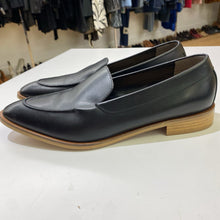 Load image into Gallery viewer, Everlane leather shoes 11