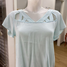 Load image into Gallery viewer, Maeve flowy top NWT 4
