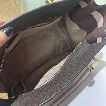 Load image into Gallery viewer, Michael Kors monogram handbag