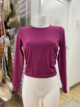 Load image into Gallery viewer, Lululemon ruched sides top 6