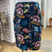 Load image into Gallery viewer, Ann Taylor floral skirt 6
