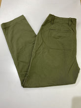 Load image into Gallery viewer, Gap Downtown Khakis 10