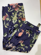 Load image into Gallery viewer, Johnny Was soft floral cargo pants M