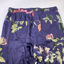 Load image into Gallery viewer, Johnny Was soft floral cargo pants M