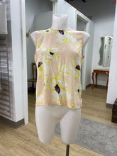 Load image into Gallery viewer, Equipment silk top S