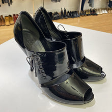Load image into Gallery viewer, Gucci patent heels 40