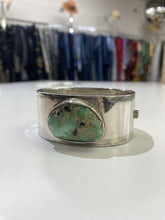 Load image into Gallery viewer, .925 cuff w turquoise/white stones