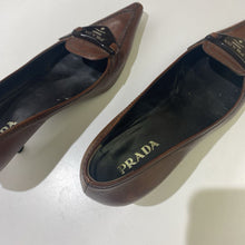 Load image into Gallery viewer, Prada vintage pumps 37.5