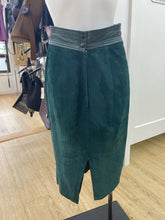 Load image into Gallery viewer, Danier vintage suede skirt 8