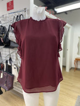 Load image into Gallery viewer, Dynamite ruffle top M