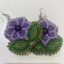 Load image into Gallery viewer, Beaded flower earrings