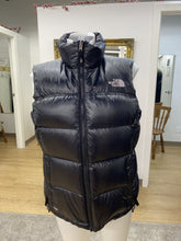 Load image into Gallery viewer, The North Face puffer vest M