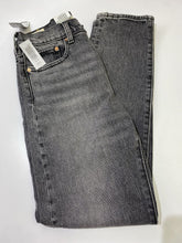 Load image into Gallery viewer, Levis wedgie jeans 25 NWT