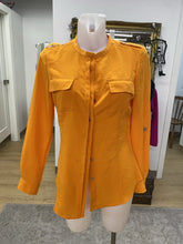 Load image into Gallery viewer, Calvin Klein button up top S