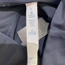 Load image into Gallery viewer, Lululemon shiny leggings 6