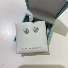Load image into Gallery viewer, Contessa crystal 4 leaf clover .925 studs NIB
