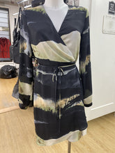 Load image into Gallery viewer, Babaton wrap dress S