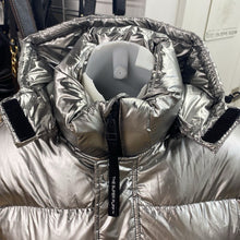 Load image into Gallery viewer, SuperPuff silver coat M