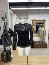 Load image into Gallery viewer, Guess lace top S