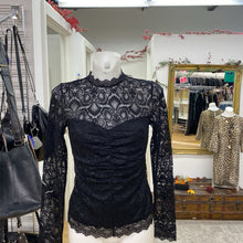 Load image into Gallery viewer, Guess lace top S