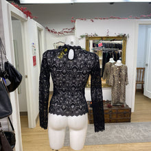 Load image into Gallery viewer, Guess lace top S