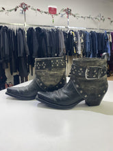 Load image into Gallery viewer, Ariat ankle cowboy boots 7