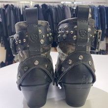 Load image into Gallery viewer, Ariat ankle cowboy boots 7