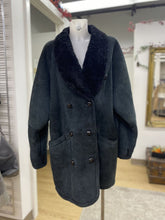 Load image into Gallery viewer, Danier vintage shearling coat S