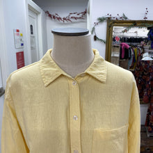 Load image into Gallery viewer, Gap linen blend button up L