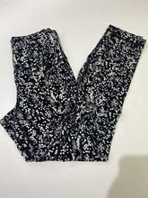 Load image into Gallery viewer, Lululemon multi dots leggings 6