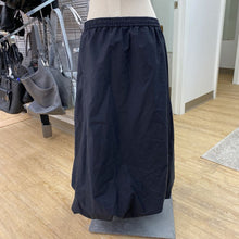 Load image into Gallery viewer, Zara bubble skirt XL