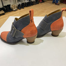 Load image into Gallery viewer, John Fluevog The Porter booties 6.5