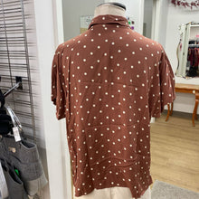 Load image into Gallery viewer, Uniqlo polka dot top XS