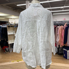 Load image into Gallery viewer, Made In Italy eyelet/linen top XL