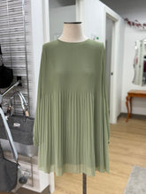 Load image into Gallery viewer, Wilfred pleated flowy dress S