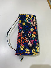 Load image into Gallery viewer, Lug Sleeper cosmetic brush holder