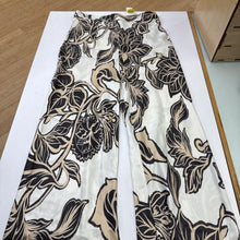 Load image into Gallery viewer, Kivari satin pants 6