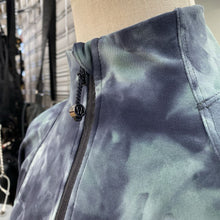 Load image into Gallery viewer, Lululemon 1/2 zip top 10