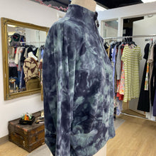 Load image into Gallery viewer, Lululemon 1/2 zip top 10