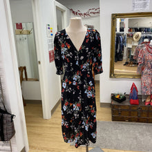 Load image into Gallery viewer, Banana Republic floral dress 12