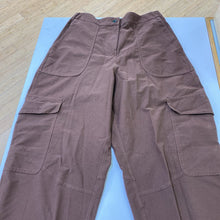 Load image into Gallery viewer, Lululemon cargo pants 28
