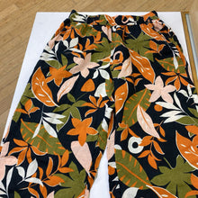 Load image into Gallery viewer, C&C California linen pull on pants M