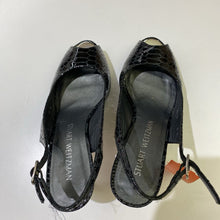 Load image into Gallery viewer, Stuart Weitzman patent snake print slingbacks 6