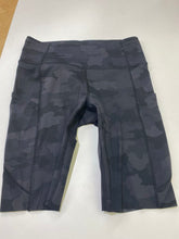Load image into Gallery viewer, Lululemon biker shorts w pockets 8